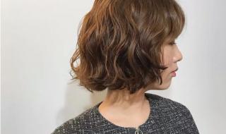 中短卷发发型图片